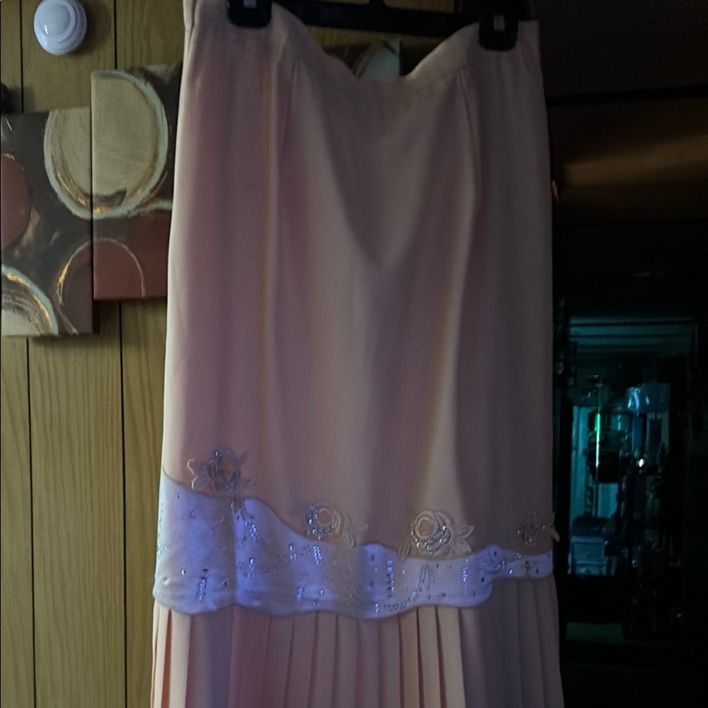 Elegant Peach Skirt with Floral Embroidery